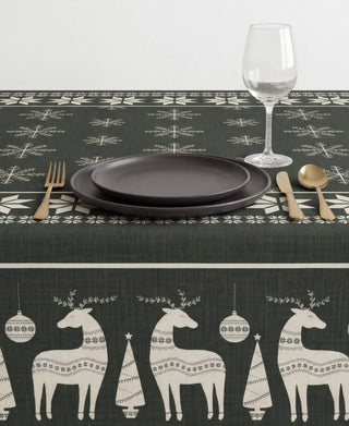 Mantel Green Scandinavian Christmas