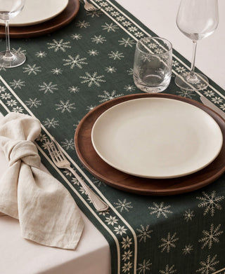 Camino de Mesa Green Scandinavian Christmas